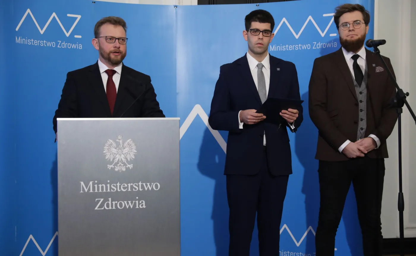 Szumowski: "Bez zwiększenia liczby lekarzy nie da się zrezygnować z opt-outów"