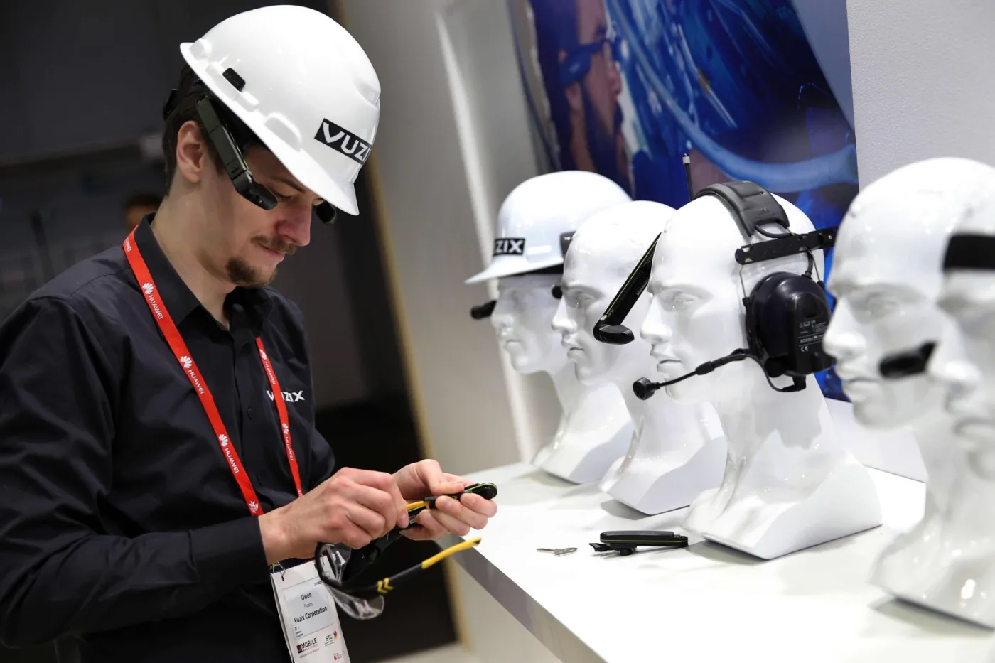 3268757-mobile-world-congress-czlonek.jpg