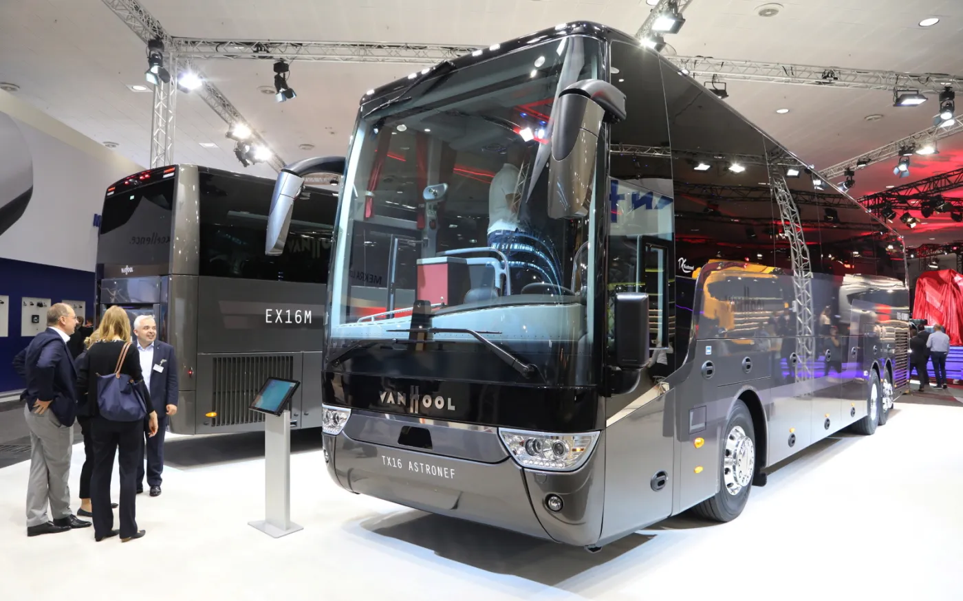 3669930-belgijski-producent-van-hool.jpg