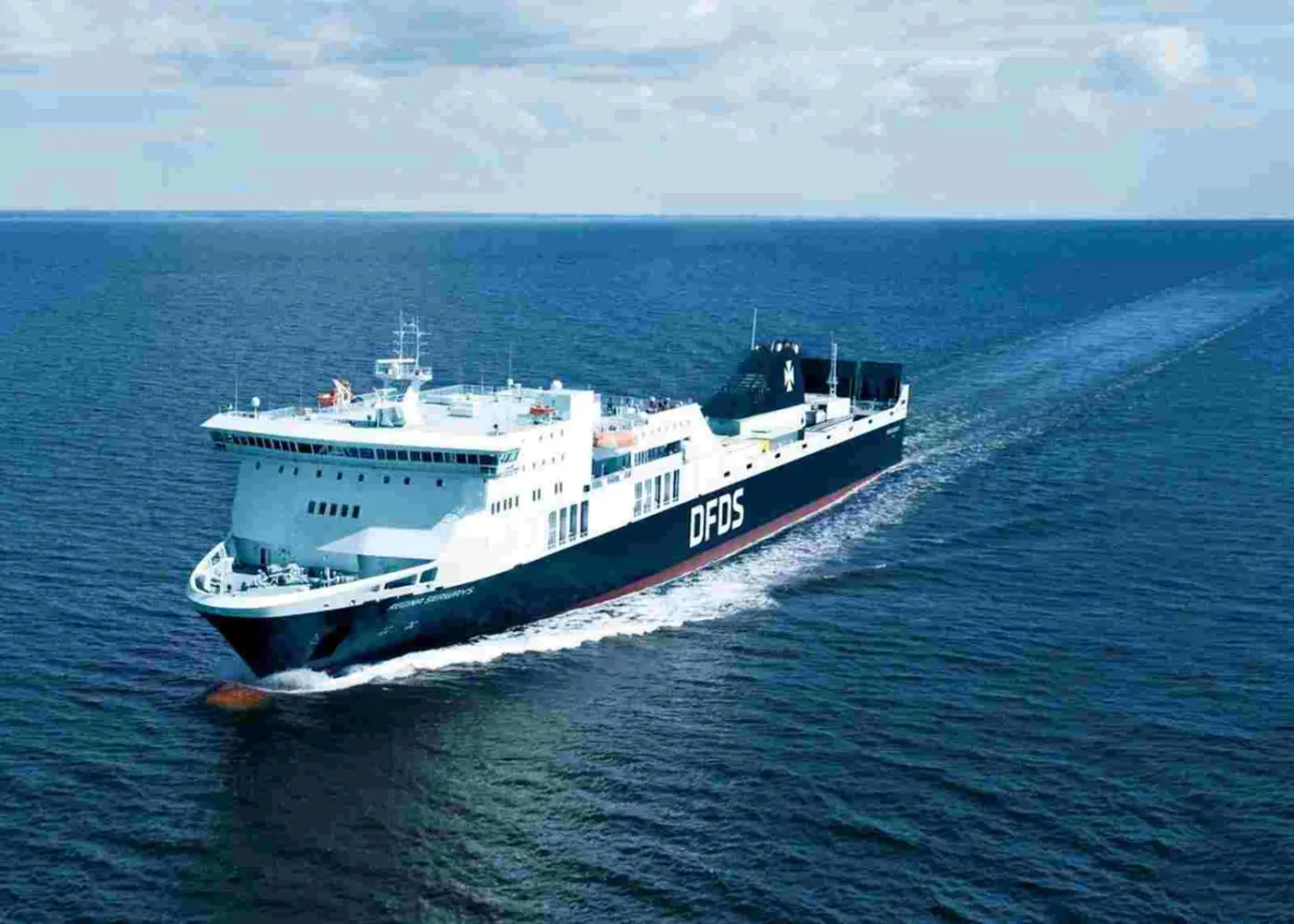Pożar promu "Regina Seaways" ugaszony. Litewski resort obrony włączył się w akcję ratunkową