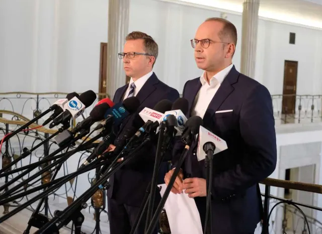 Joński i Szczerba w sprawie dotacji dla Bąkiewicza: Mogło dojść do oszustwa