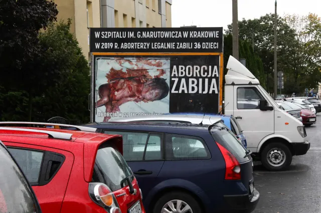 Prokuratura w Warszawie chce unieważnienia uchwały zakazującej działalności furgonetek pro-life