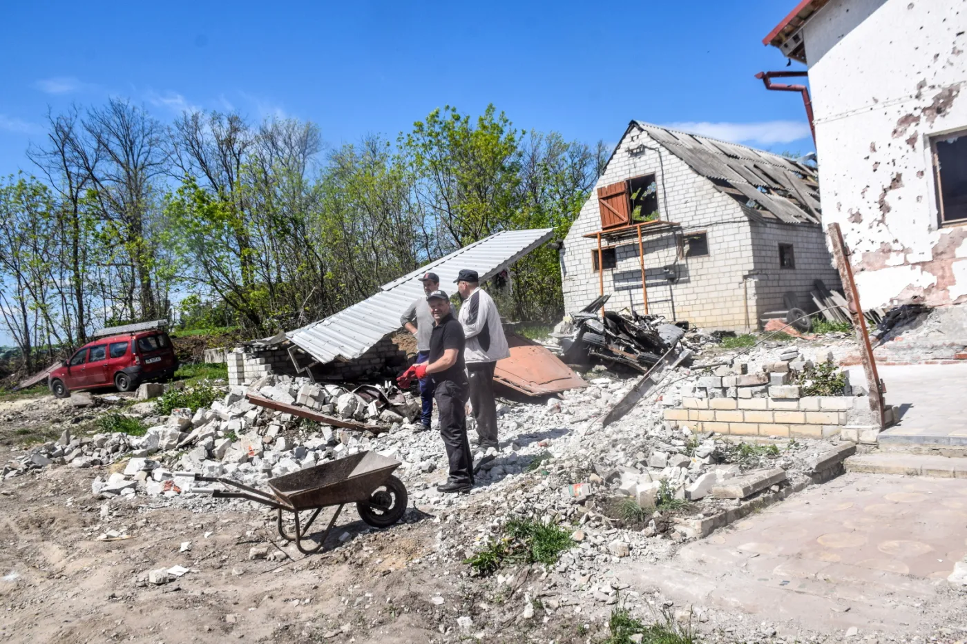 Ostrzały w obwodzie charkowskim. Zniszczono m.in. centrum pomocy humanitarnej