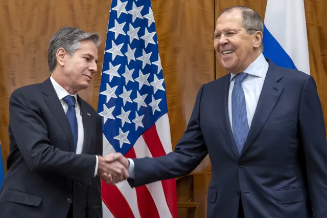 Blinken po spotkaniu z Ławrowem: Przekroczenie granic Ukrainy przez Rosję spotka się ze zdecydowaną i szybką odpowiedzią USA i jej sojuszników