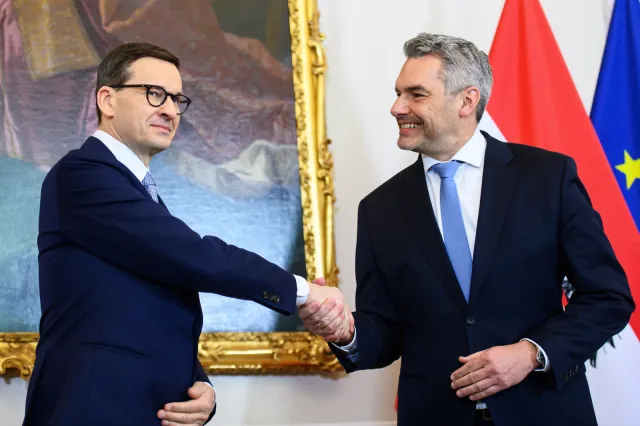 Kanclerz Nehammer po spotkaniu z Morawieckim: Stworzenie korytarzy humanitarnych to obowiązek Rosji