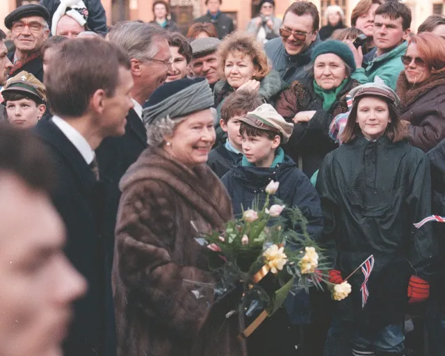 Związki królowej Elżbiety II z Polską: Przyjęła trzech prezydentów, odwiedziła Warszawę tylko raz