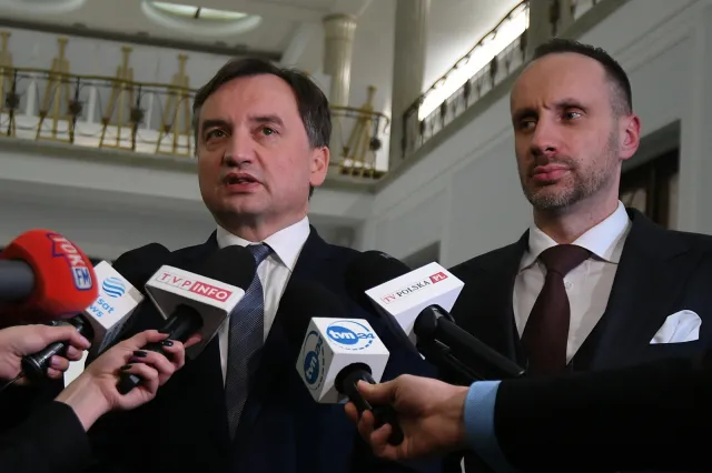 Ziobro: To zły dzień dla Polaków, w którym Sejm uchwalił nowelizacje ustaw o SN i wiatrakowej