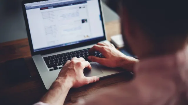Rośnie liczba oszustw finansowych. Przestępcy wykorzystują głównie internet i telefon
