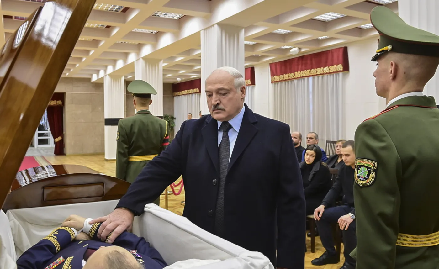 Parafianowicz: Łukaszenka przymierzył trumnę na pogrzebie Makieja [OPINIA]