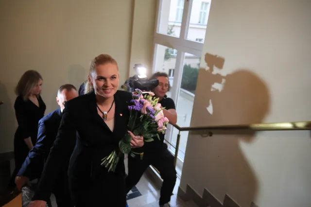 Podwyżki dla nauczycieli. 1500 zł do średniej, a nie zasadniczej pensji