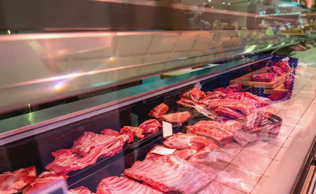 Różna masa netto to wprowadzenie w błąd konsumenta. Liczy się waga mięsa, a nie osocza