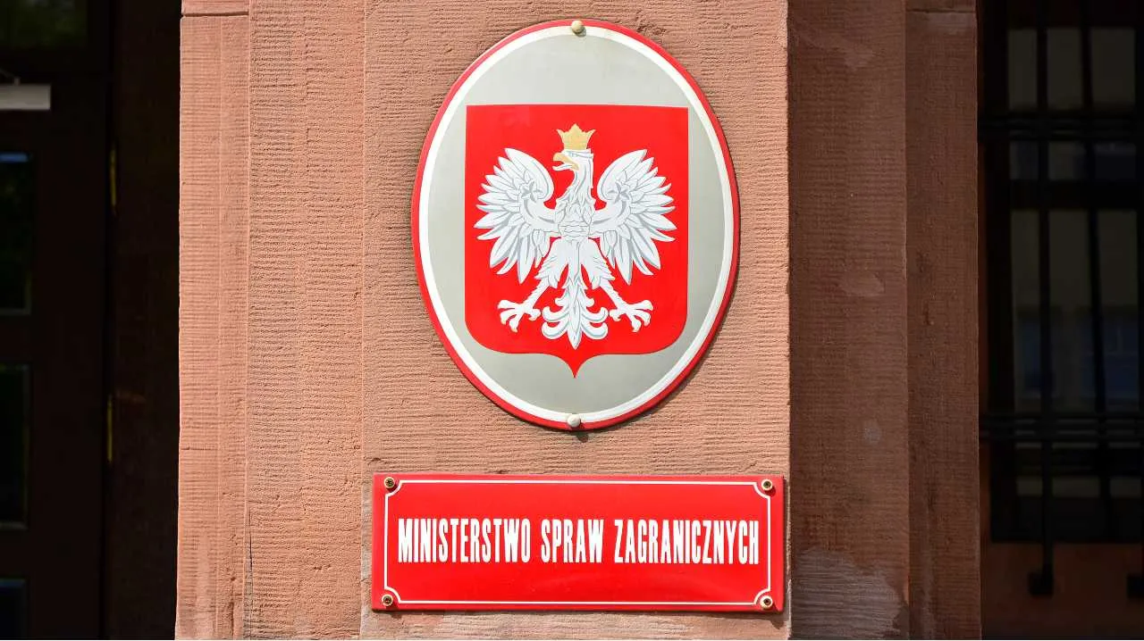 Tablica na budynku MSZ