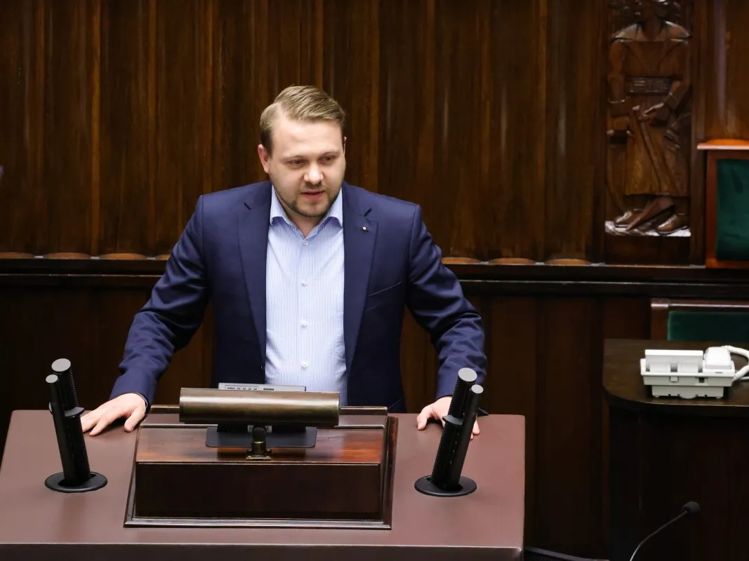Hołownia: Wyzywanie posłów z mównicy sejmowej może słono kosztować. Czy Jacek Ozdoba zostanie pozbawiony diety?