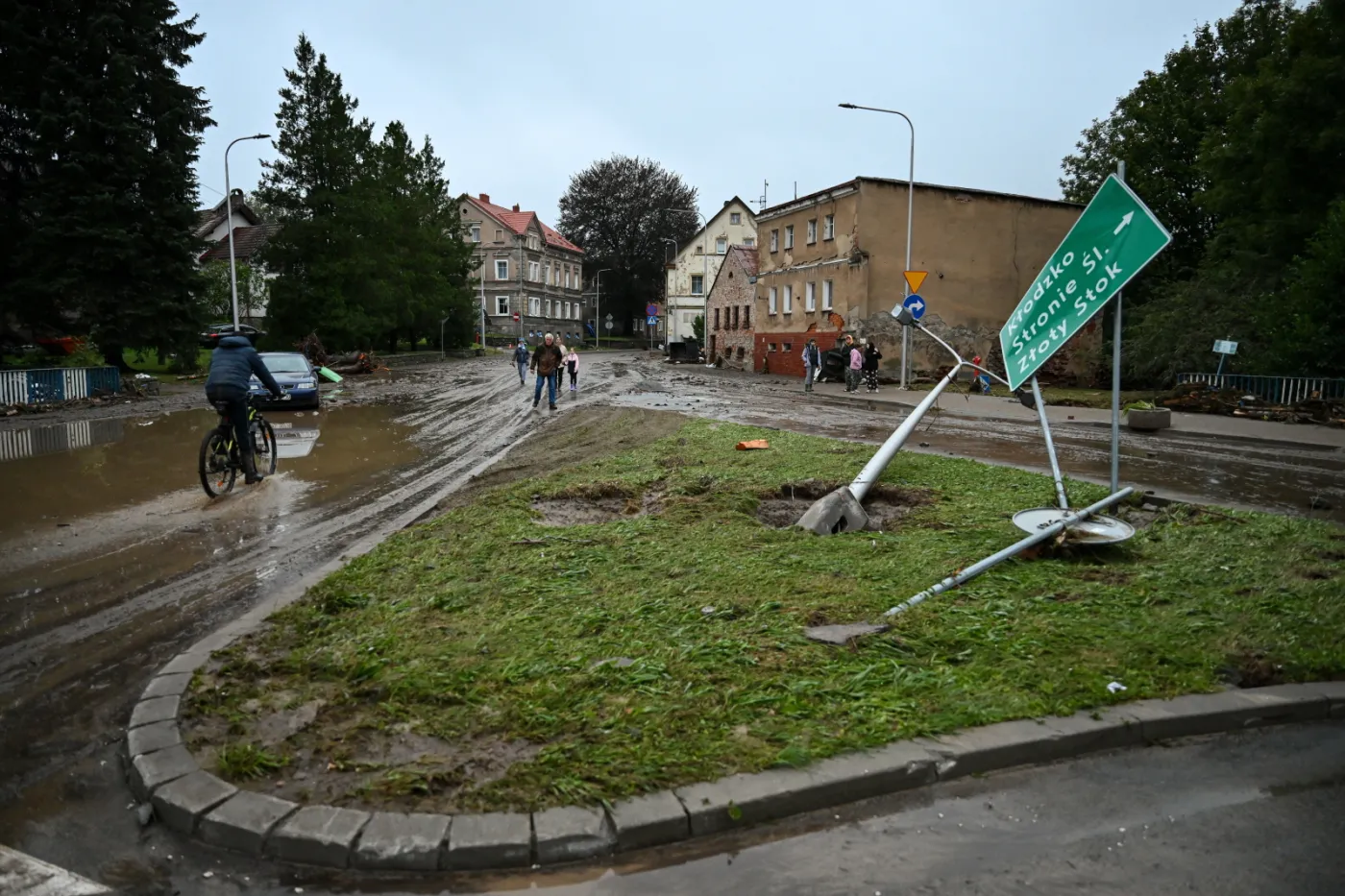 Miliard zł na pomoc bezpośrednią dla powodzian. Premier zapowiada plan odbudowy