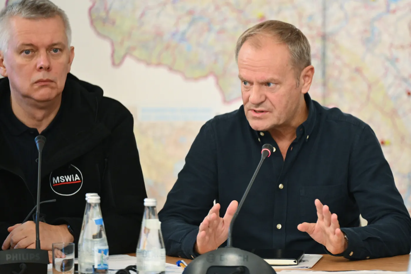 Premier o wsparciu dla powodzian: Roczne umorzenie kredytów mieszkaniowych i urzędowe ceny na niektóre produkty