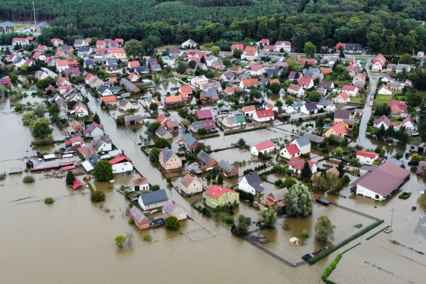 Odra opada, ale walka z wodą trwa. Mieszkańcy i służby przeciwko żywiołowi