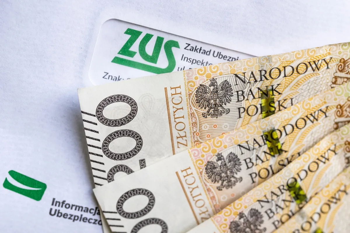 zus, pieniądze, koperta, emerytura