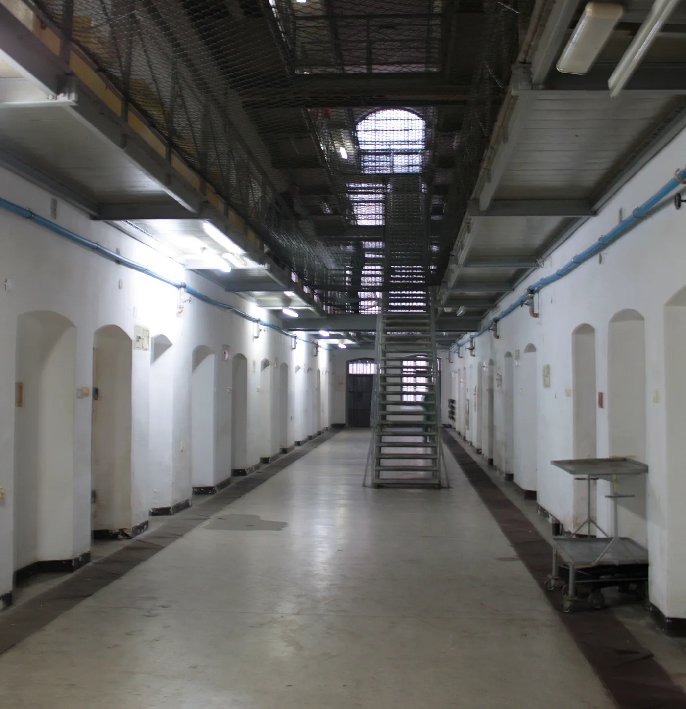 Naruszona godność chorych więźniów