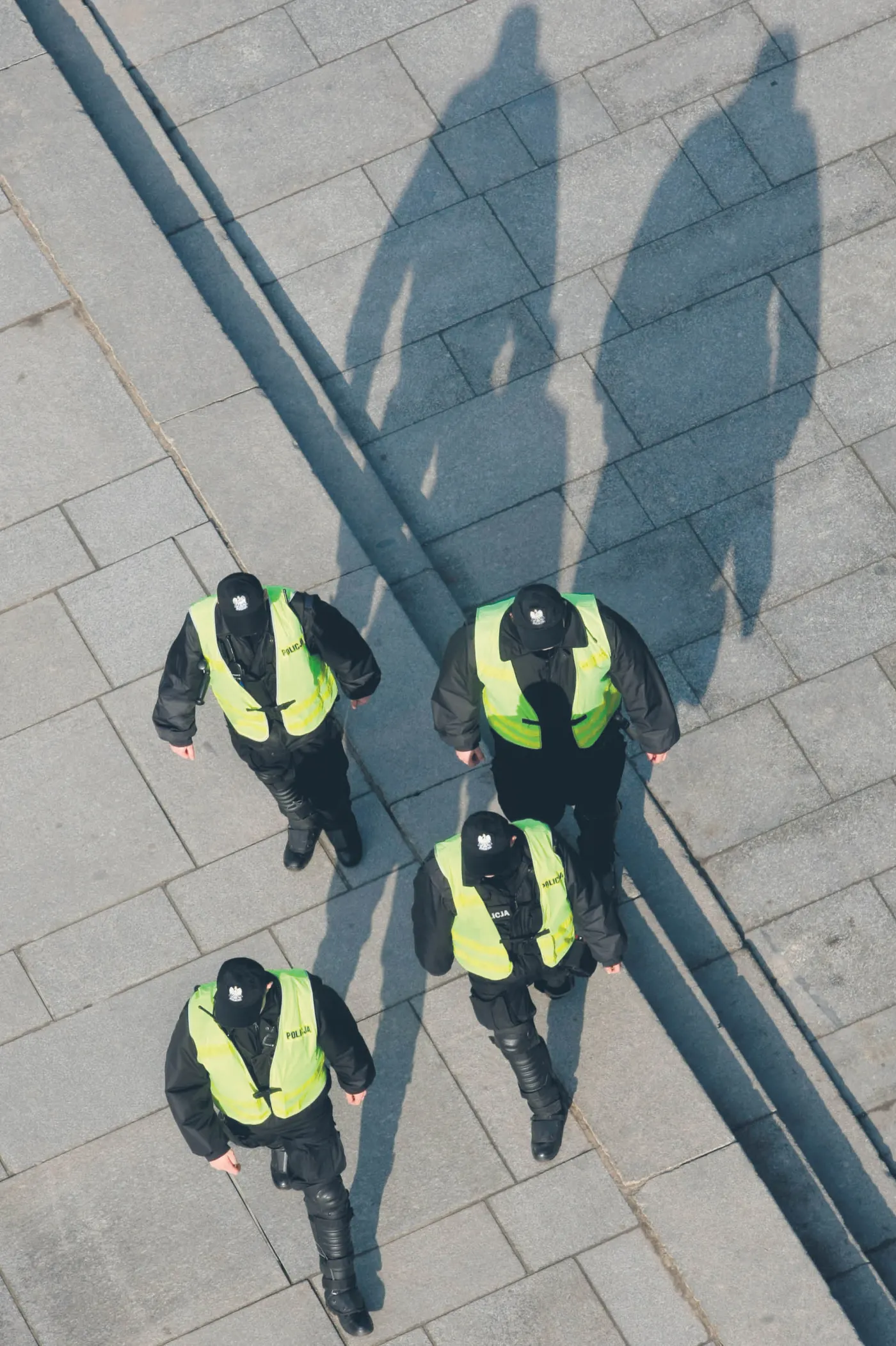 Policjanci uciekają ze służby