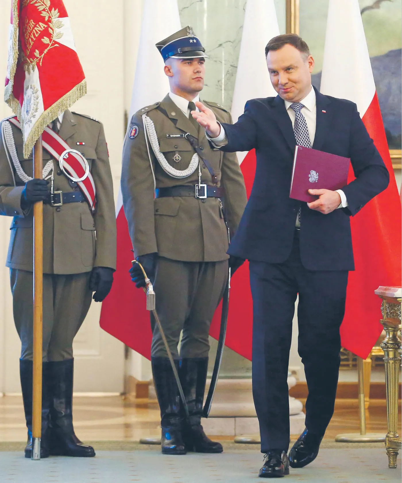 Macierewicz odszedł, wymiana w armii trwa