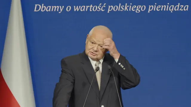 Glapiński jeszcze nigdy nie był oceniony tak wysoko. Ale prezes NBP wciąż nie jest prymusem