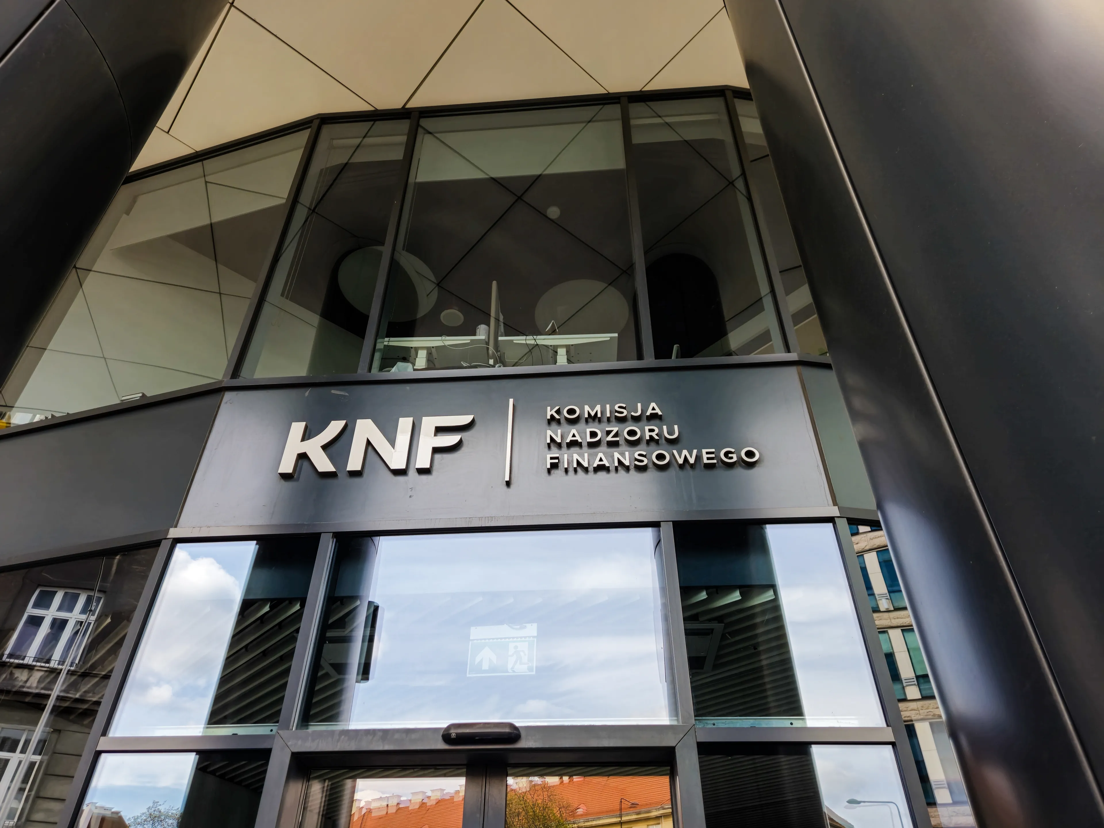 KNF nakłada 20 mln zł kary na XTB