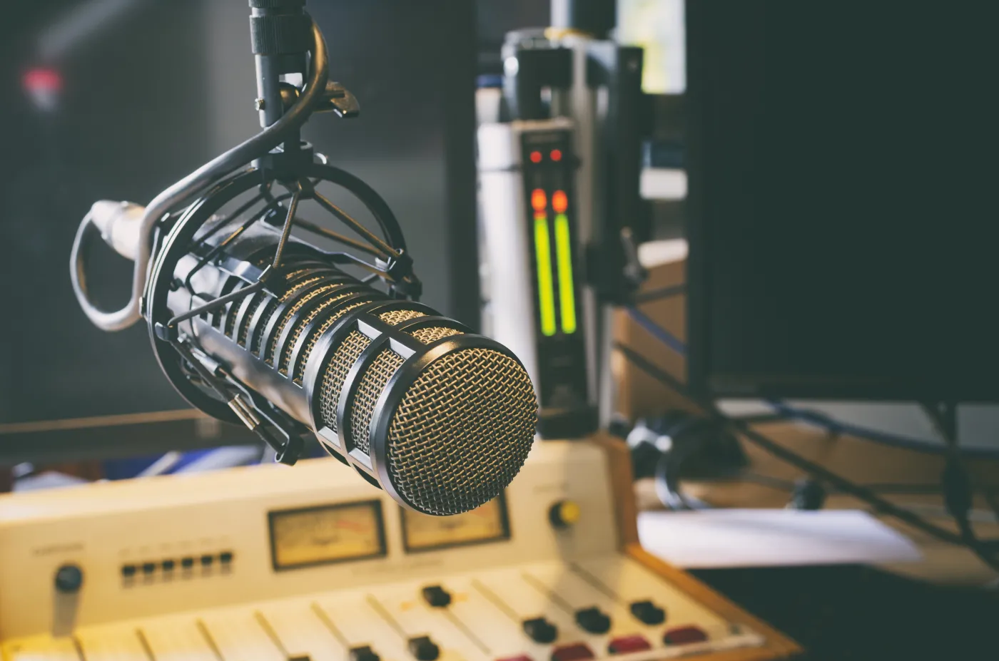 100 lat temu, 18 kwietnia 1926 r. Polskie Radio rozpoczęło regularną emisję programu