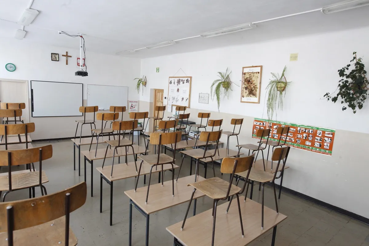 Mróz zatrzymał dzieci w domach. W tych szkołach nie ma lekcji [LISTA]