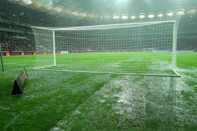 Ulewa w Warszawie: Mecz Polska-Anglia został odwołany