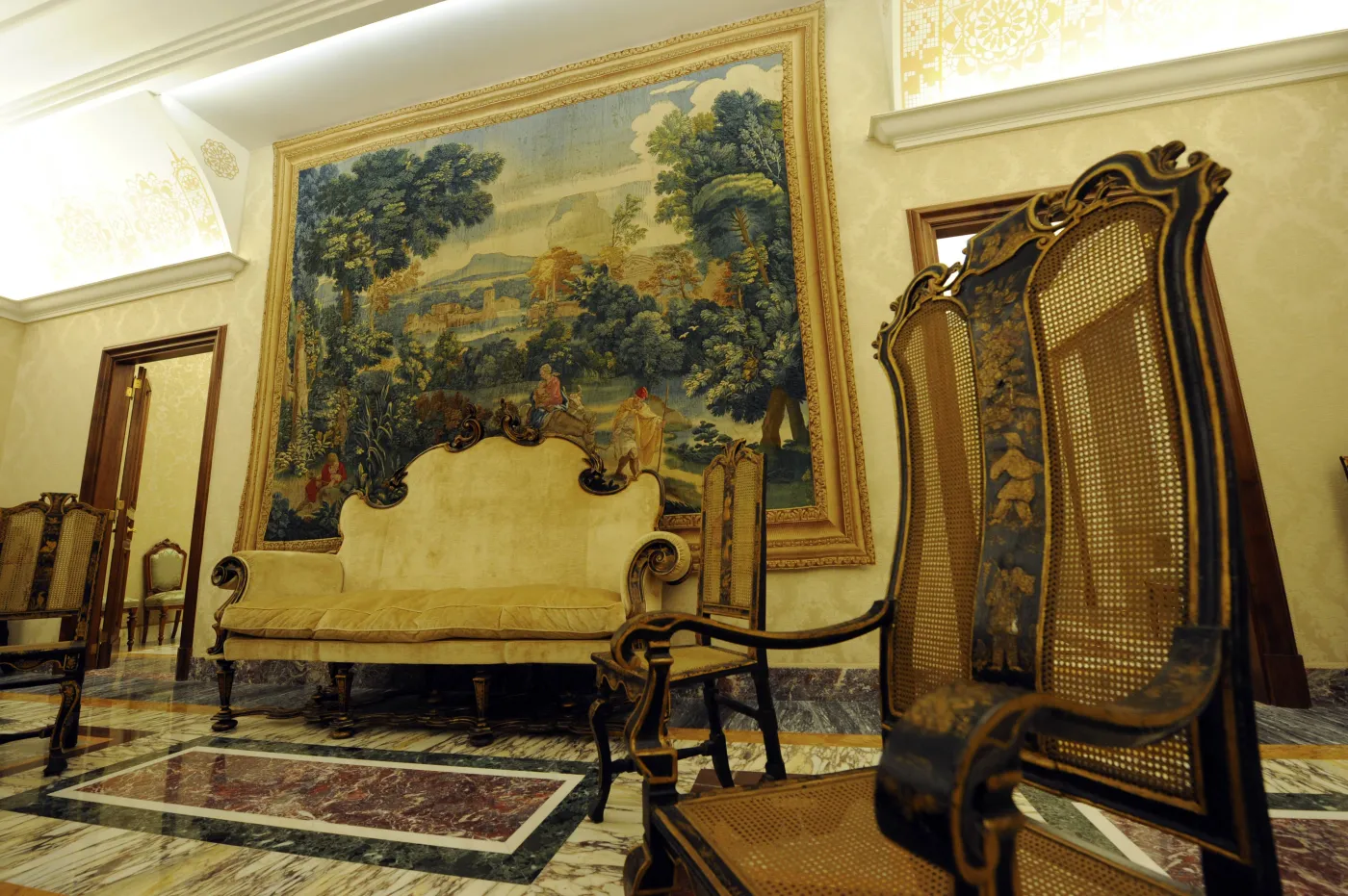 1227382-pokoj-chinski-w-castel-gandolfo.jpg