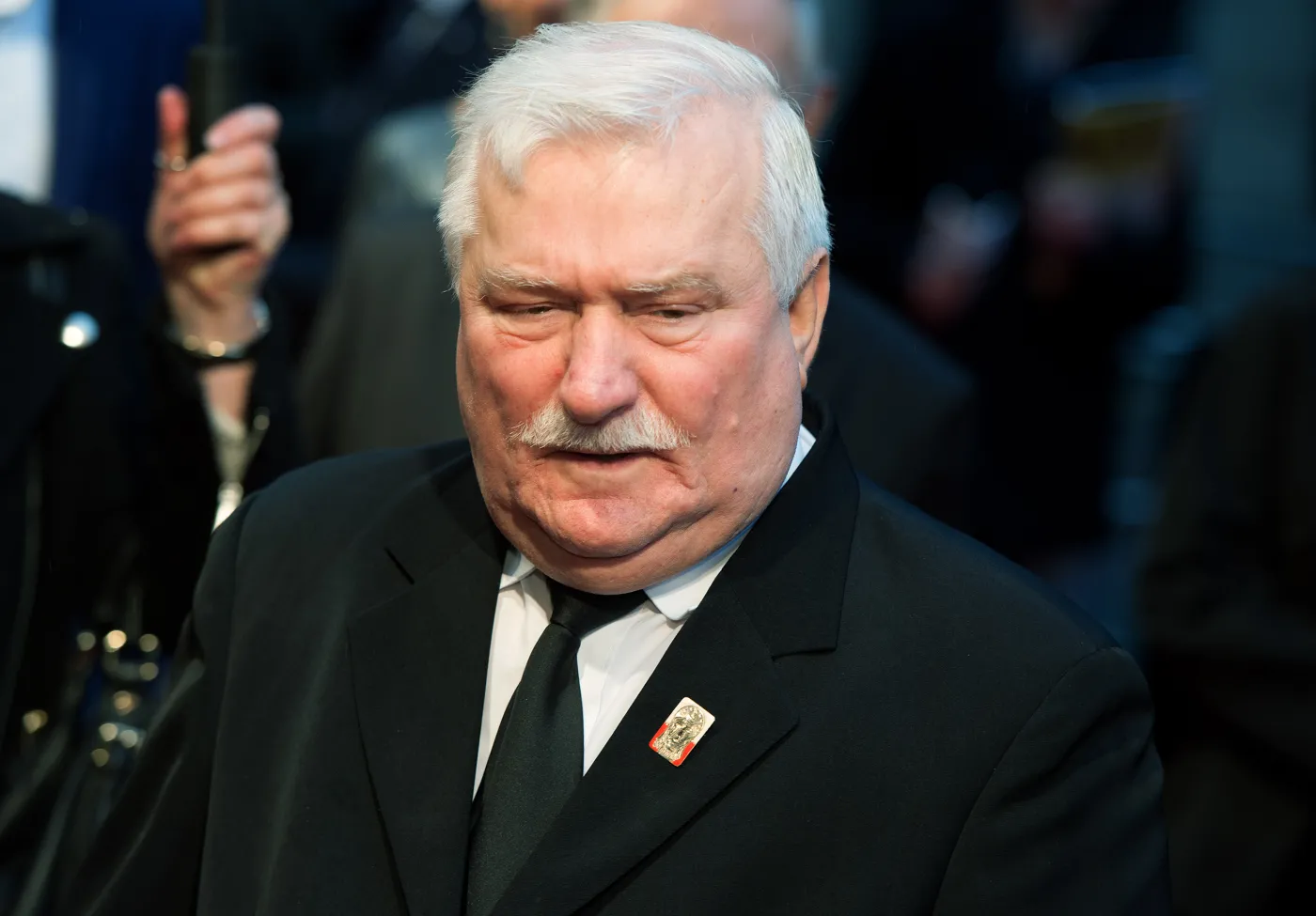 Pracownik lotniska: Było tak, jak mówił Wałęsa. Innych VIP-ów tak nie przeszukują