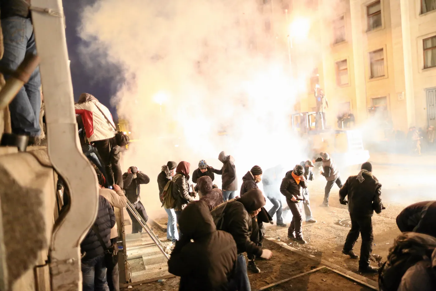 1577328-starcie-demonstrantow-z-policja.jpg