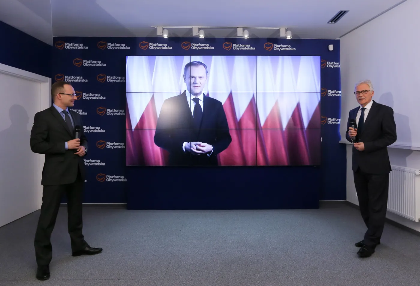 Szef kampanii PO w wyborach do Parlamentu Europejskiego, europoseł Tadeusza Zwiefka i rzecznik KP PO Paweł Olszewski. Fot. PAP/Paweł Supernak