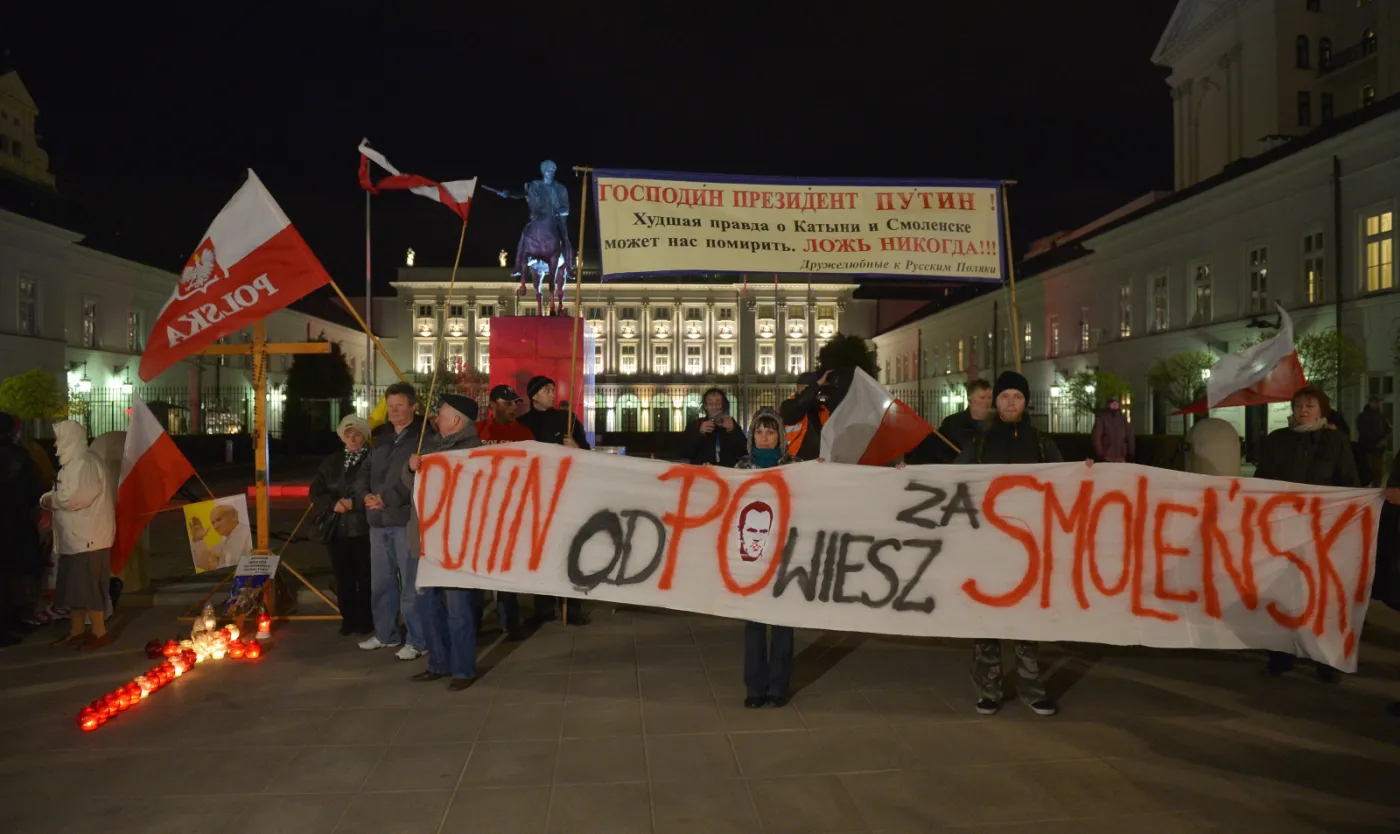 Rocznica katastrofy w Smoleńsku. Protest pod ambasadą Rosji