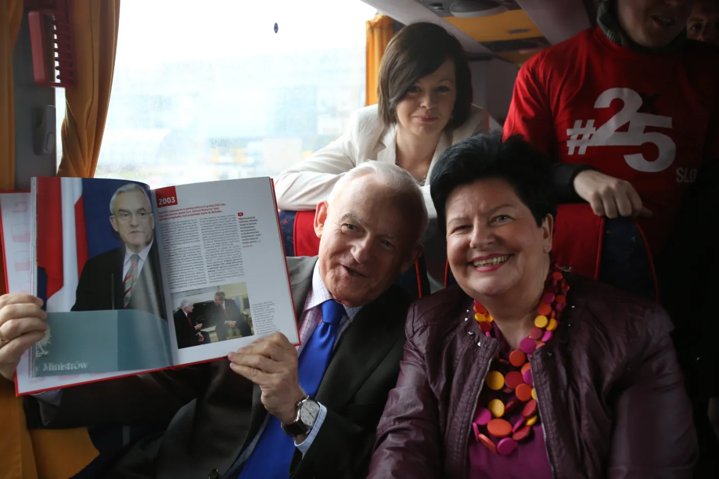 Czerwony autobus SLD ruszył w Polskę