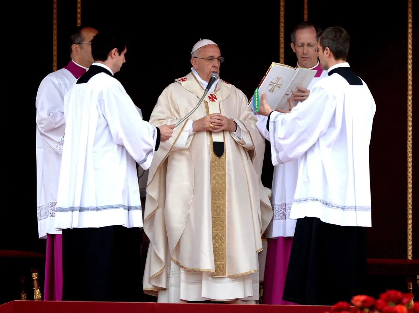 Papież Franciszek podczas mszy kanonizacyjnej
