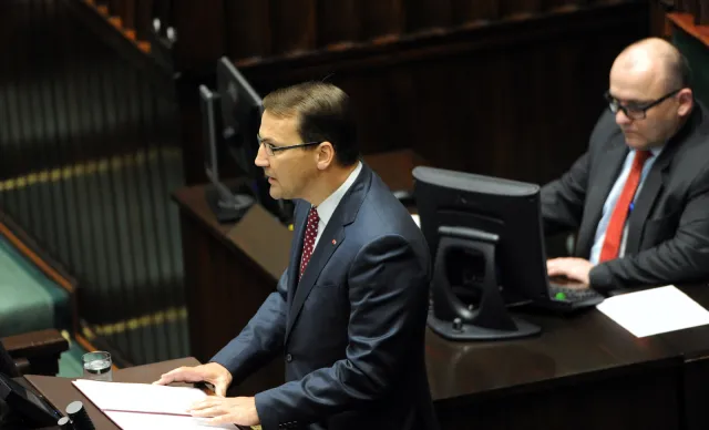 Sikorski ostro w expose: Rosyjskie działania na Ukrainie łamią zasady pokojowego współżycia narodów