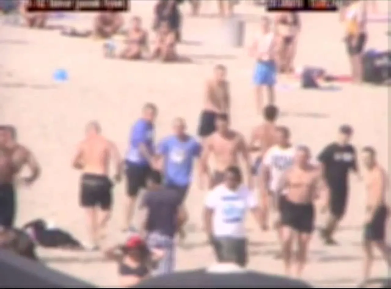 Bójka na plaży w Gdyni - nagranie z montoringu