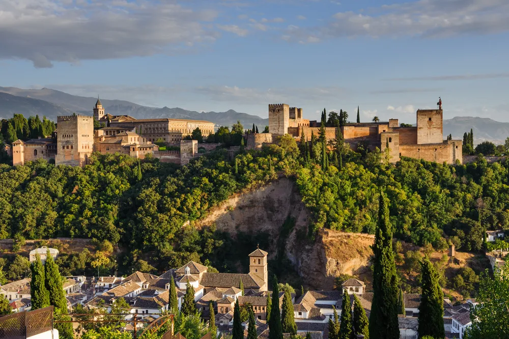 1449763-alhambra-warowny-zespol-palacowy.jpg