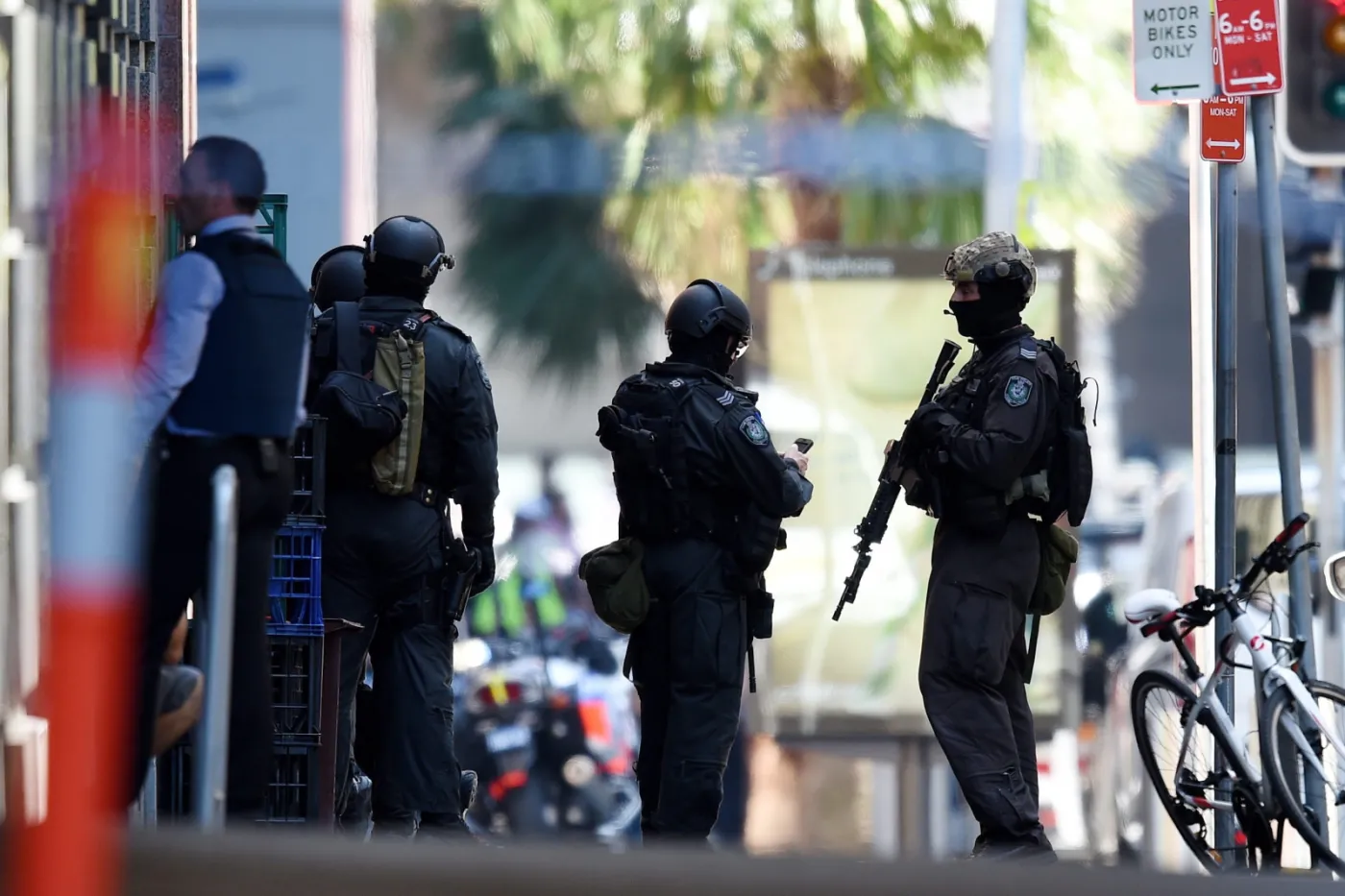 Policja w Sydney usiłuje nawiązać kontakt z terrorystą