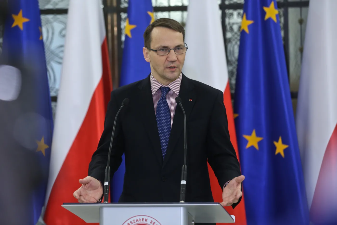 Marszałek Sejmu Radosław Sikorski na konferencji prasowej przed 82. posiedzeniem Sejmu, PAP/Rafał Guz 