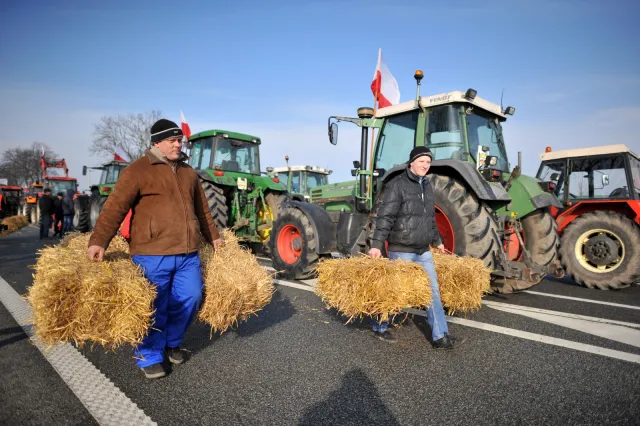 Rolnicy wyszli na drogi. Coraz więcej blokad na wschodzie Polski