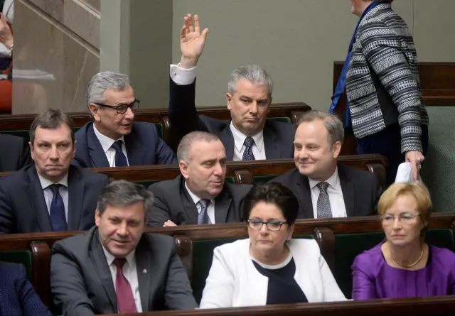 PSL w większości przeciwny konwencji antyprzemocowej. Żelichowski: Zrobiliśmy totalną walkę polityczną