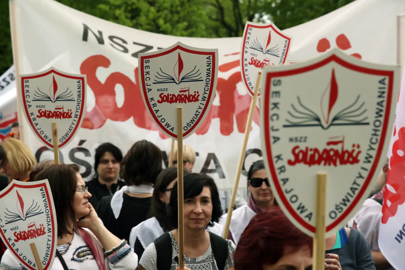 Nauczyciele niezadowoleni po demonstracji w Warszawie: Strajk generalny we wrześniu