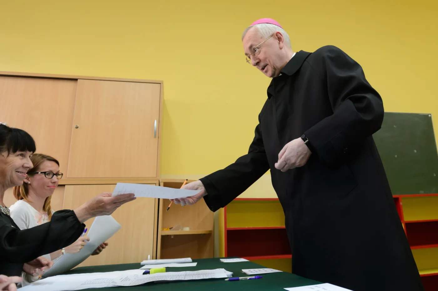 Dziwisz, Polak i Gądecki już oddali głos w wyborach prezydenckich
