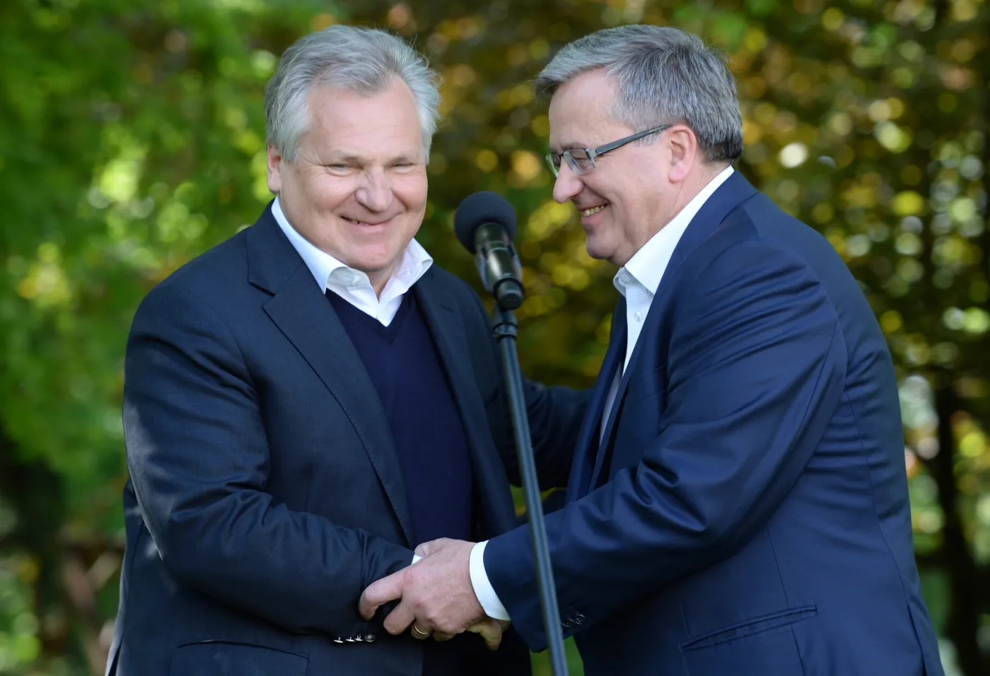 Komorowski radzi jak żyć za 2 tys. zł. "Trzeba zmienić pracę i wziąć kredyt"