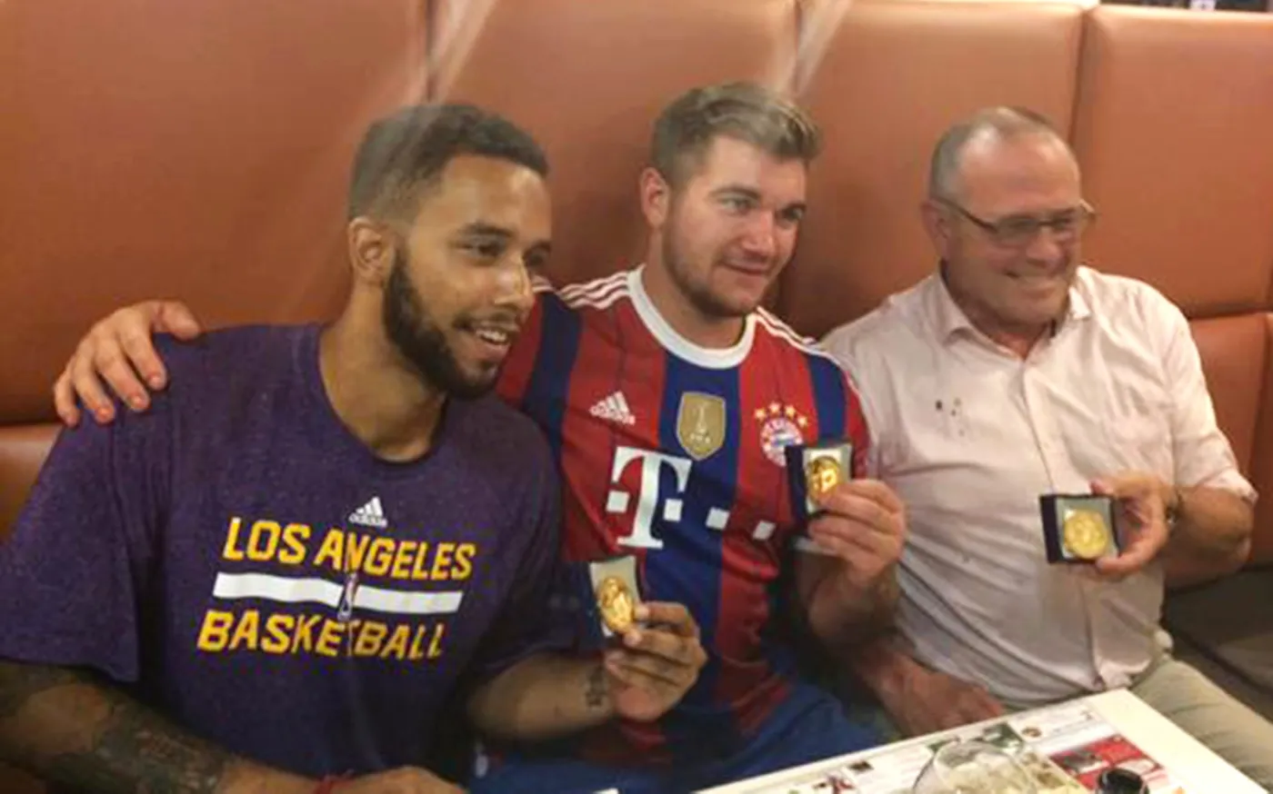 Anthony Sadler i Alek Skarlatos z USA i Chris Norman w Wielkiej Brytanii z medalami za odwagę