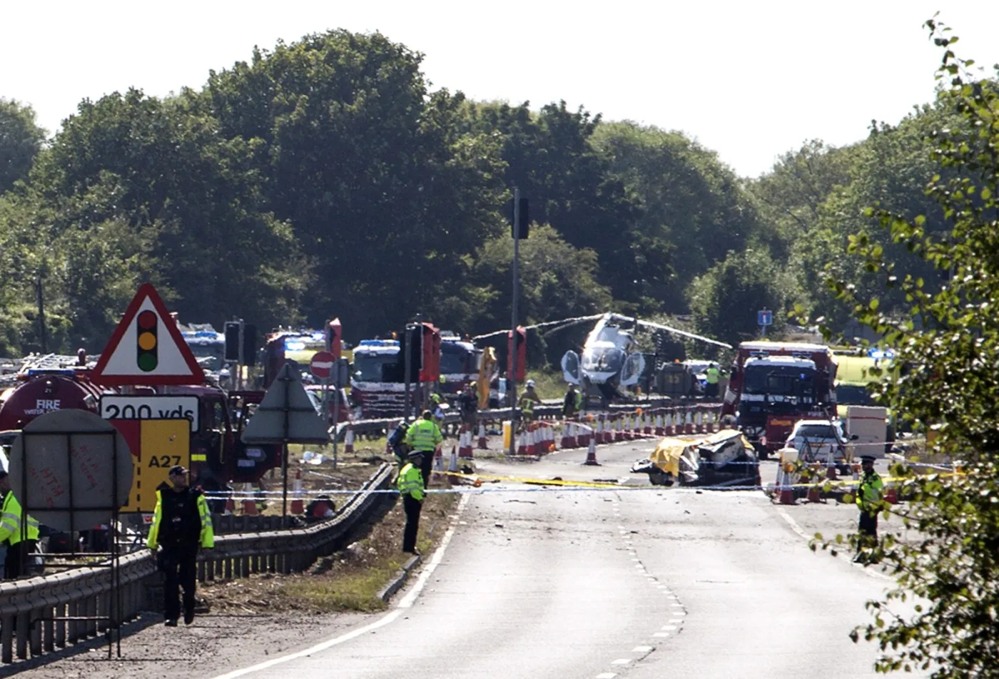 Katastrofa na pokazie lotniczym w Wielkiej Brytanii: Myśliwiec spadł na zatłoczoną autostradę, są ofiary