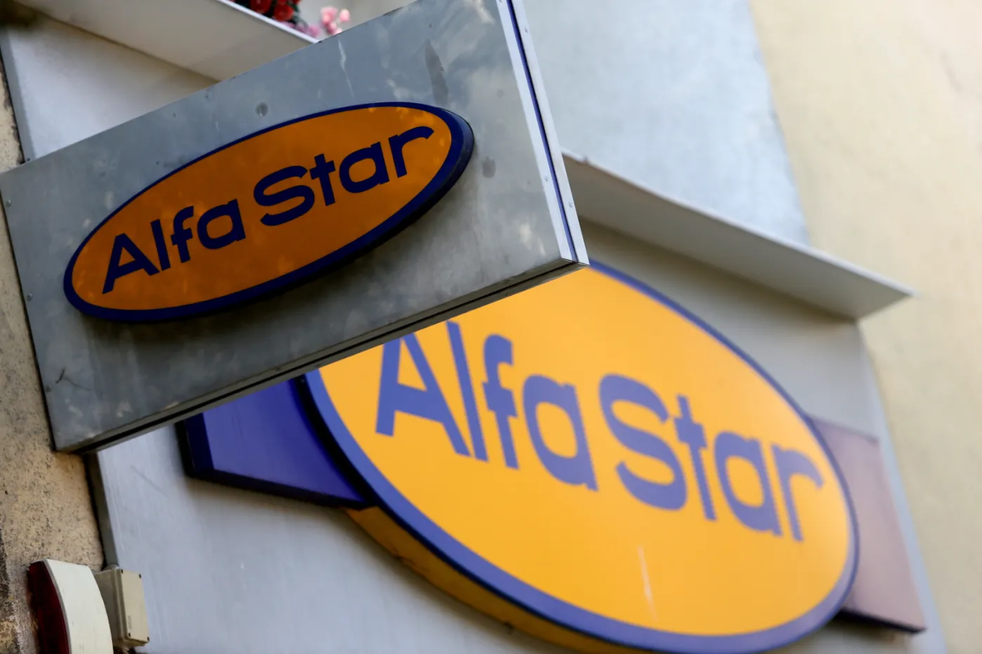 Salon firmowy biura podróży Alfa Star w Warszawie.  PAP/Tomasz Gzell 
