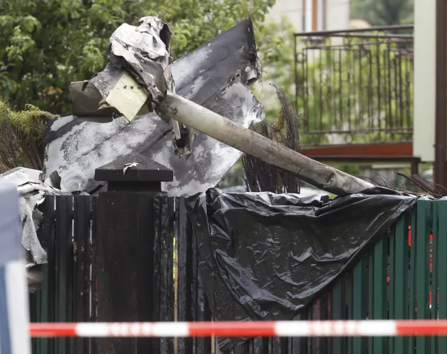 Tragedia na festynie. Runął samolot, z którego robili zdjęcie dzieciom. 2 osoby nie żyją